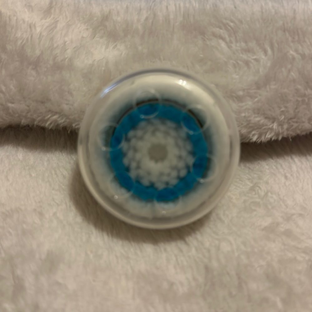 NEW IN BOX DEEP PORE BRUSH FITS CLARISONIC